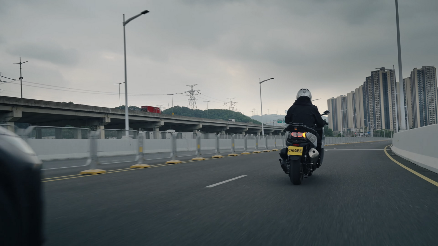 Motorcycle Radar vs Camera vs Ultrasonic: How Each Sensor Sees the Road