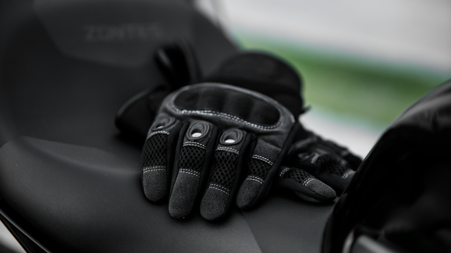 What Motorcycle Gloves Work with Chigee Screens?